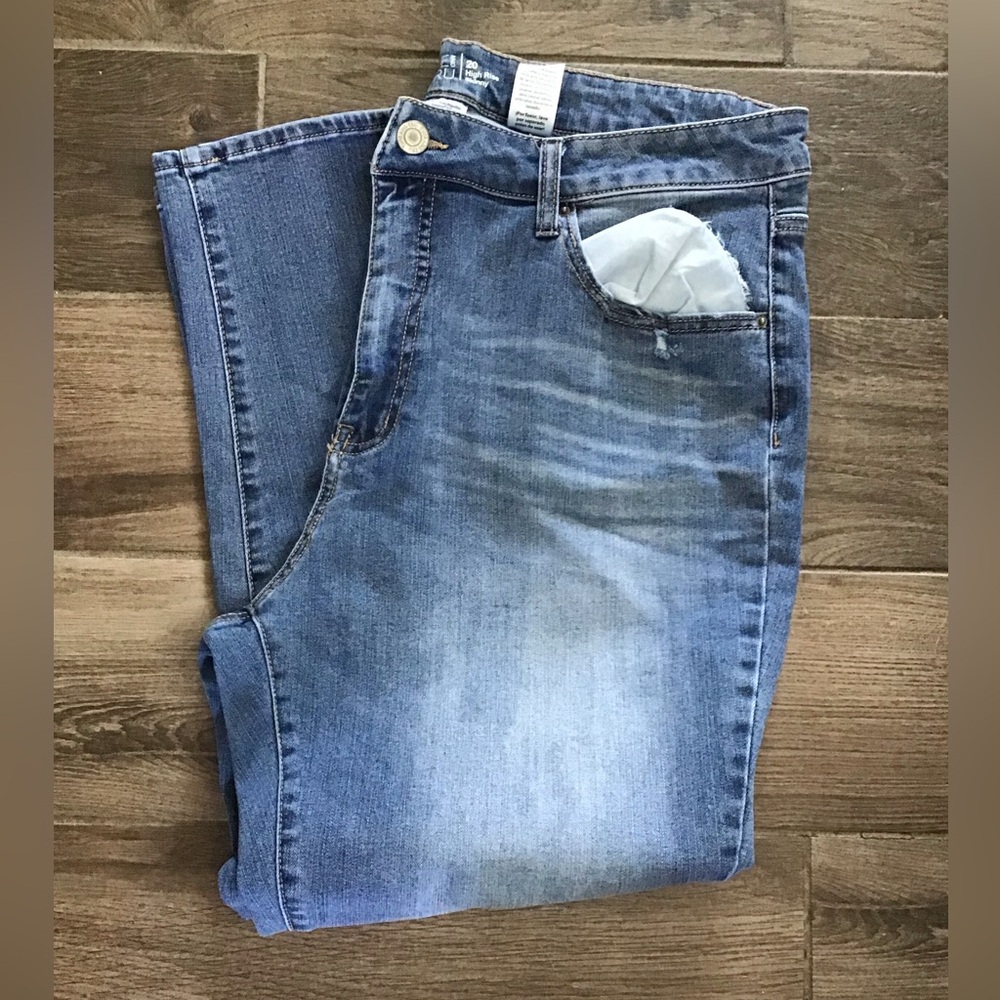Time and Tru High Rise Blue Jeans with Faded Design
